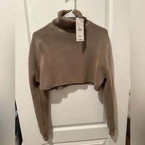 Zara brand new turtle neck cropped sweater, in size small